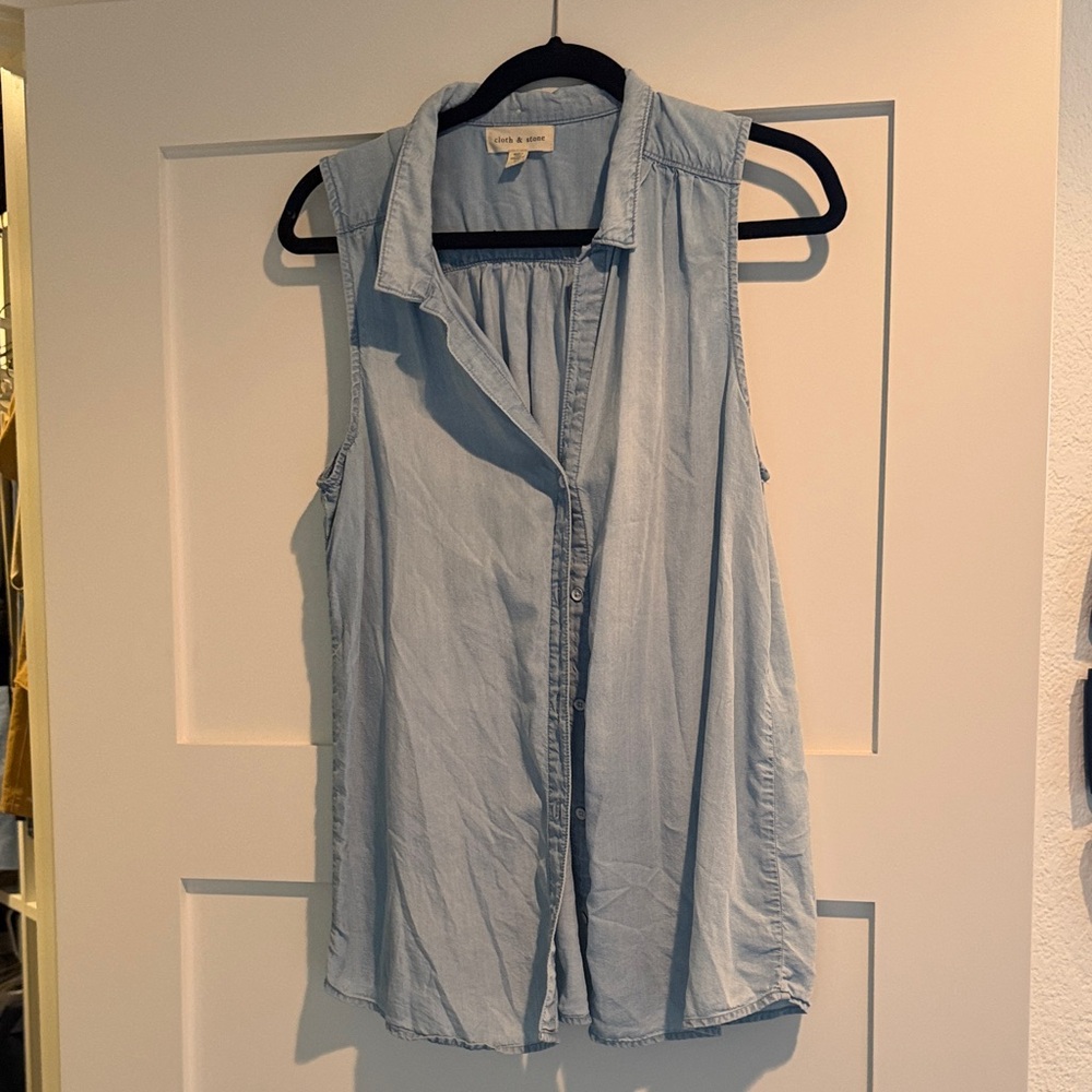 Cloth & Stone from Anthro Chambray Super Soft Sleeveless Button Down Shirt